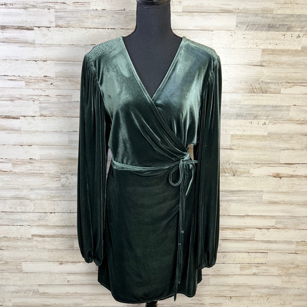 New Gianni Bini Dress Women XL Green Velvet Wrap Mini Dress Long Bishop Sleeves